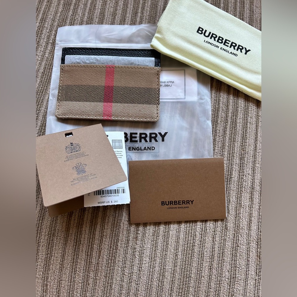 NWT burberry checks card case